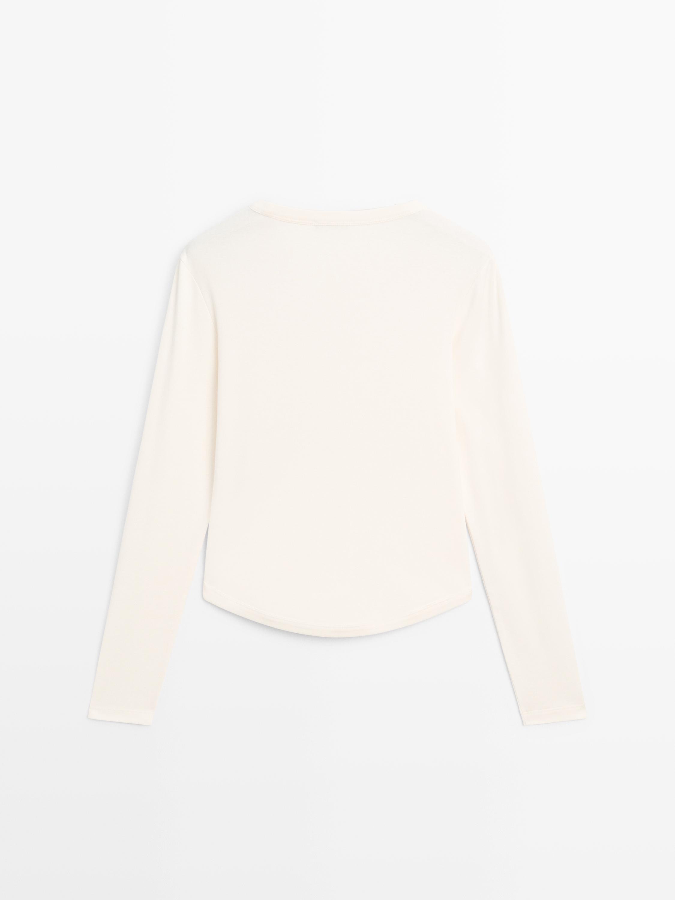 Long sleeve T-shirt with rounded hem
